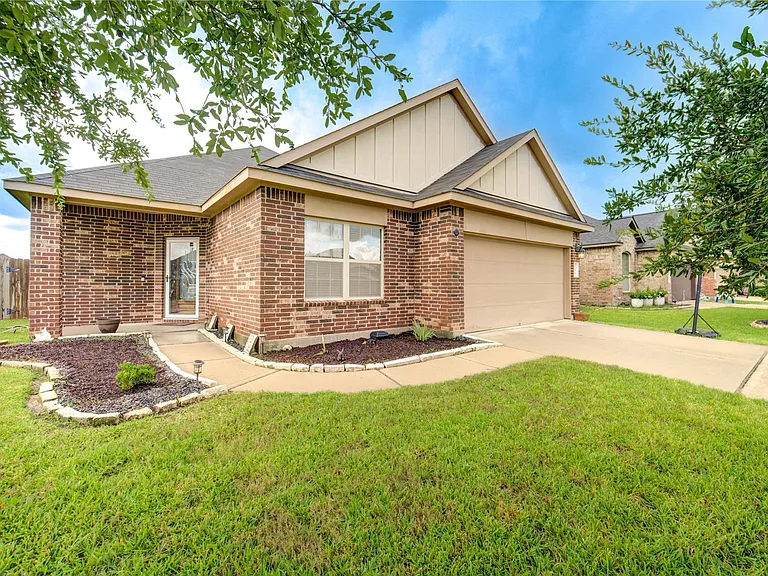 734 Mill Spring Ct — Photo 1