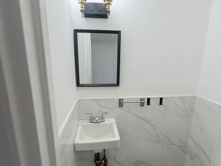 1080 Rhinelander Ave #1 — Photo 17