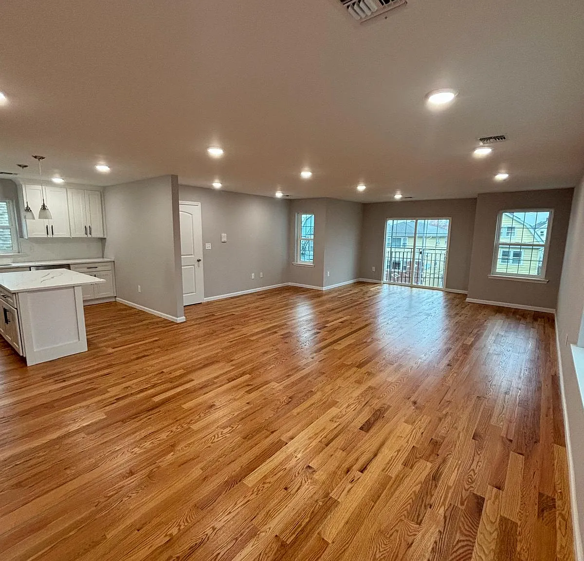 3 bed, 1500 sqft, $3,300 — Photo 2