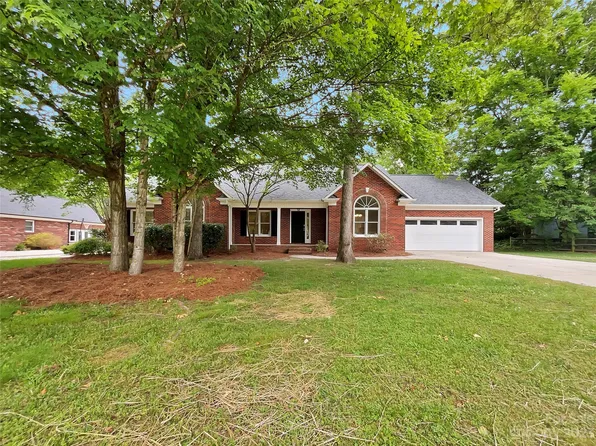 8269 Ferrell Pl, Harrisburg, NC 28075