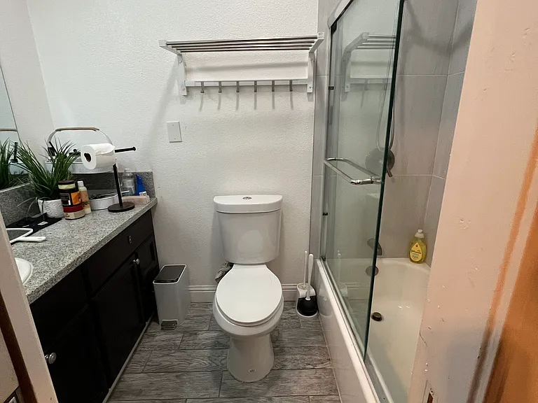 909 Changason Way #B — Photo 7