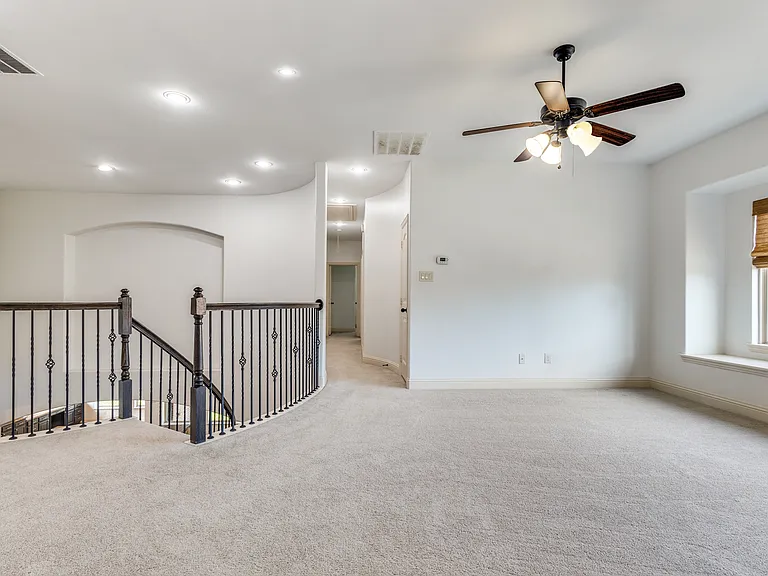 1436 Foster St — Photo 12