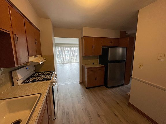 5th image of 221 Robinhood Ln #4