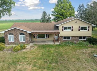 9302 Leversee Rd, Cedar Falls, IA 50613