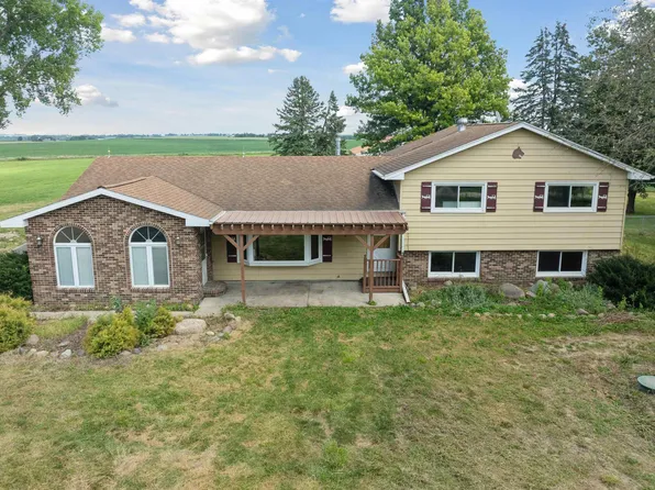 9302 Leversee Rd, Cedar Falls, IA 50613