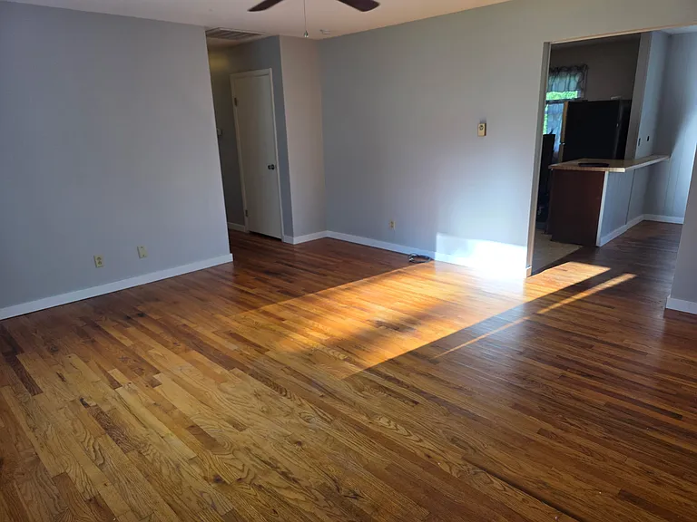 4367 Stuart Dr — Photo 9