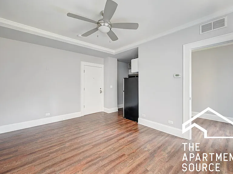 817 W Lakeside Pl #208 — Photo 3