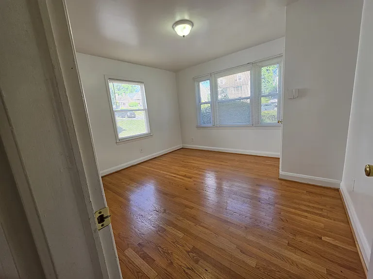 2100 Northland Rd — Photo 4