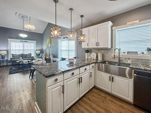 4th image of 1290 Century Oaks Dr #B