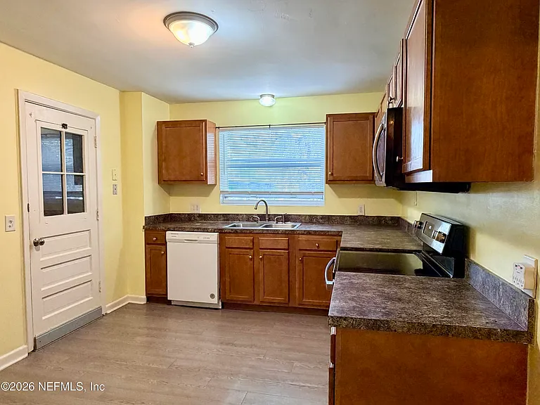 4037 Conga St — Photo 10