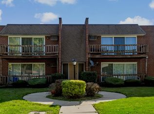 535 N Pleasant Dr APT 2B, Glenwood, IL 60425
