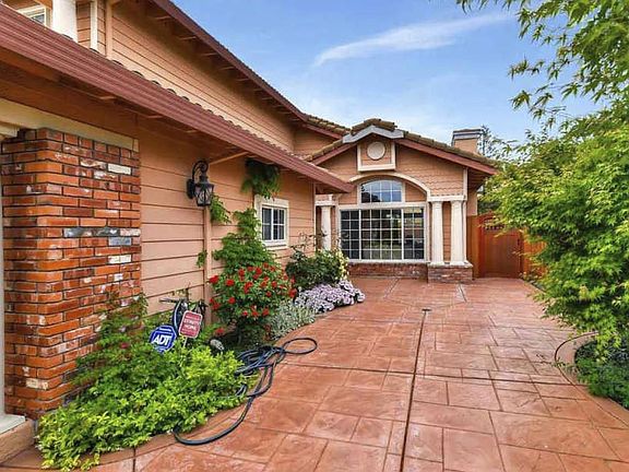3rd image of 3571 Shadow Creek Dr