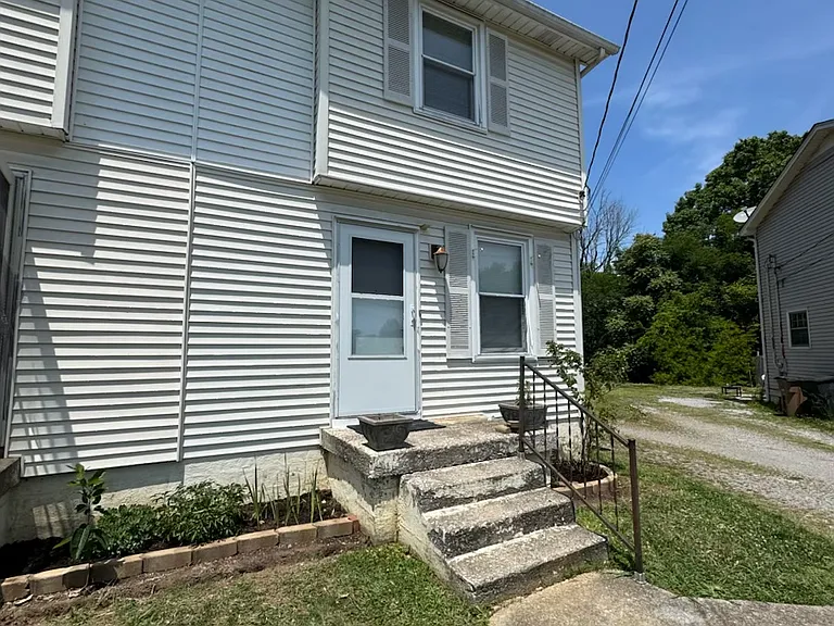 612 Ashmont Ct — Photo 3