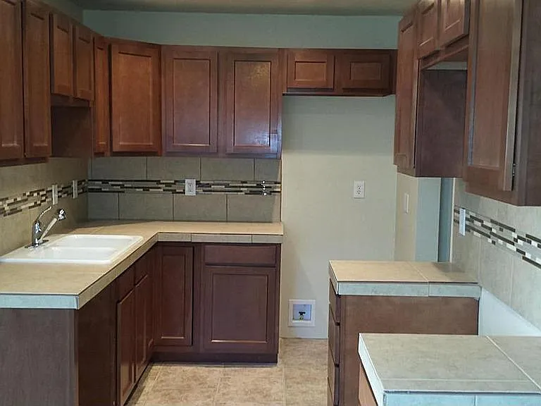 2125 N Euclid Ave — Photo 3