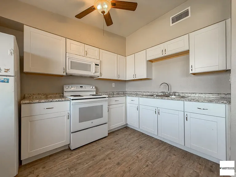 2139 W Devonshire Ave #3 — Photo 7