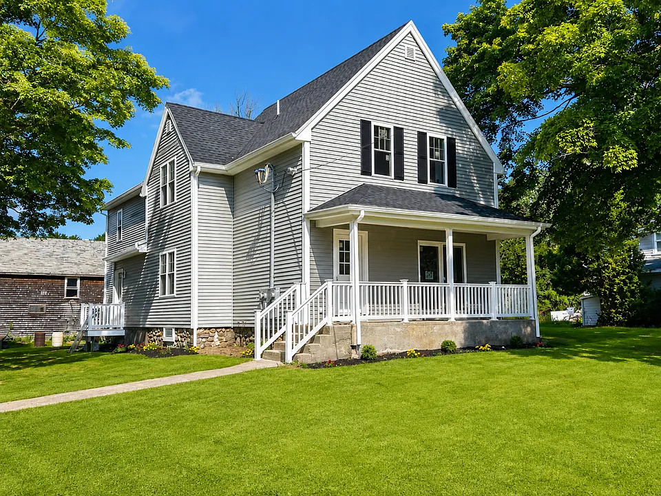 302 Prospect Hill St #2