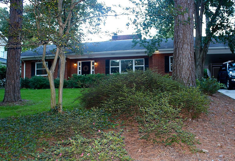 1st image of 3209 Oxford Dr