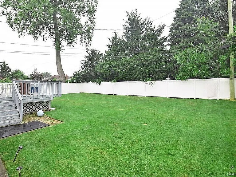 51 Whitman Ave — Photo 6