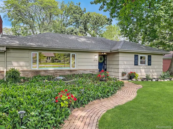 8790 Bellevue Rd, Grosse Ile, MI 48138