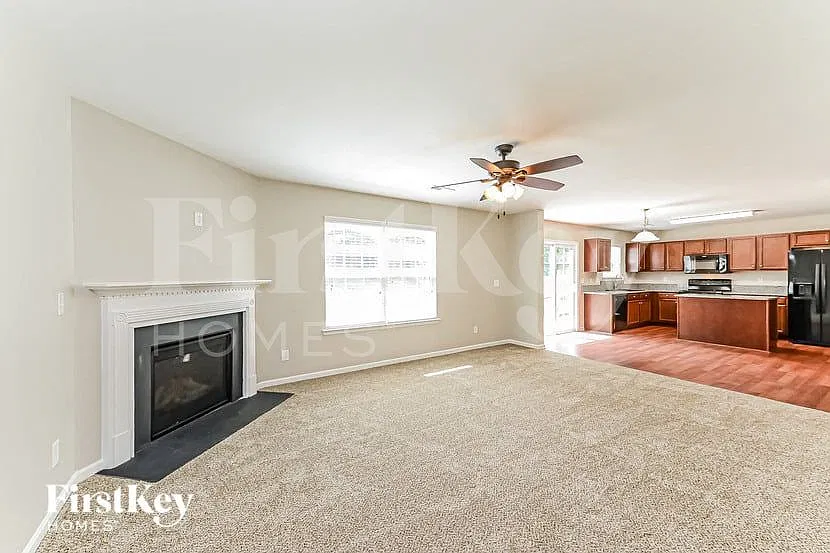 3 bed, 2.5 bath, 2120 sqft, $2,560 — Photo 3