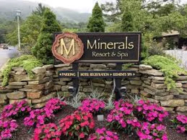 2 Chamonix Dr BLDG 2 #402, Vernon Twp., NJ 07462
