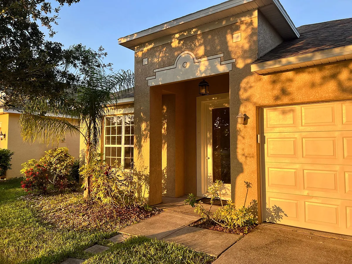 Building Photo - 911 Benton Dr
