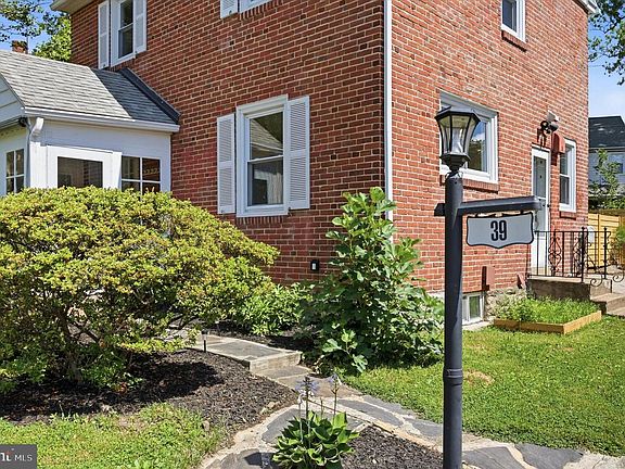 2nd image of 39 Myrtle Ave