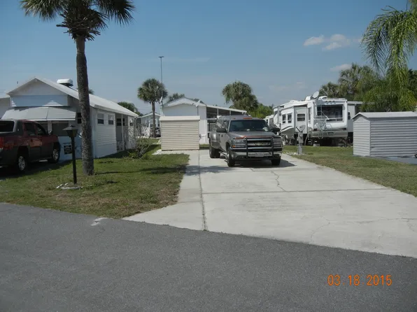 1112 Date Ln, Bowling Green, FL 33834