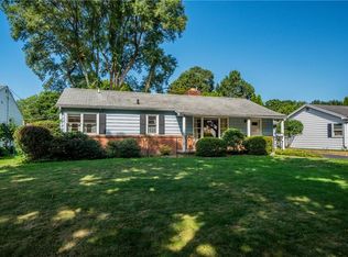 97 Cornwall Ln, Rochester, NY 14617