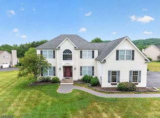 21 Benjamin Dr, Washington, NJ 07882