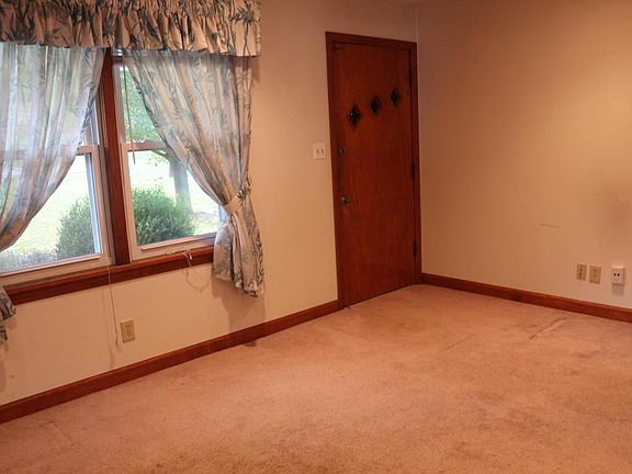 4th image of 10801 Alberta Dr