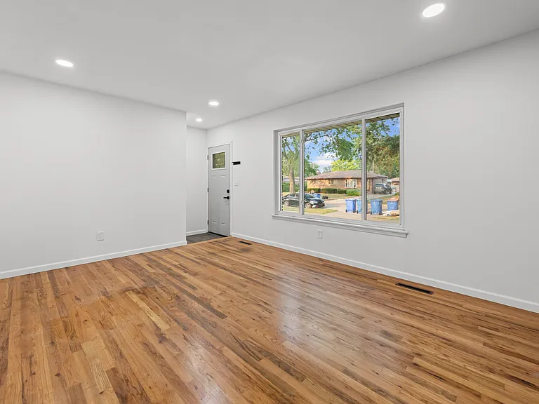 32447 Hawthorne Dr — Photo 16