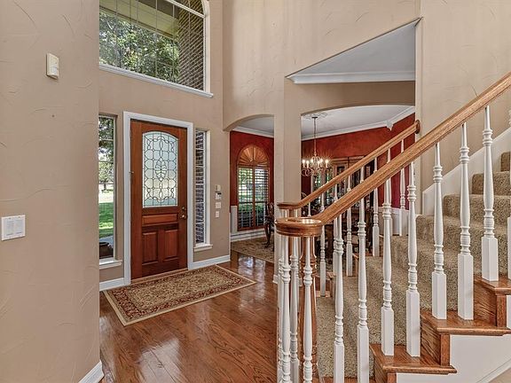 4th image of 8300 Steeplechase Cir