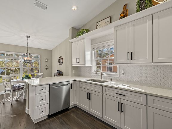 5th image of 15061 Lakeside View Dr
