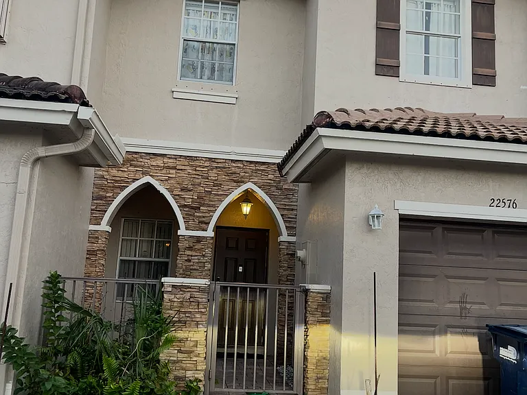 22576 SW 89th Ct — Photo 2
