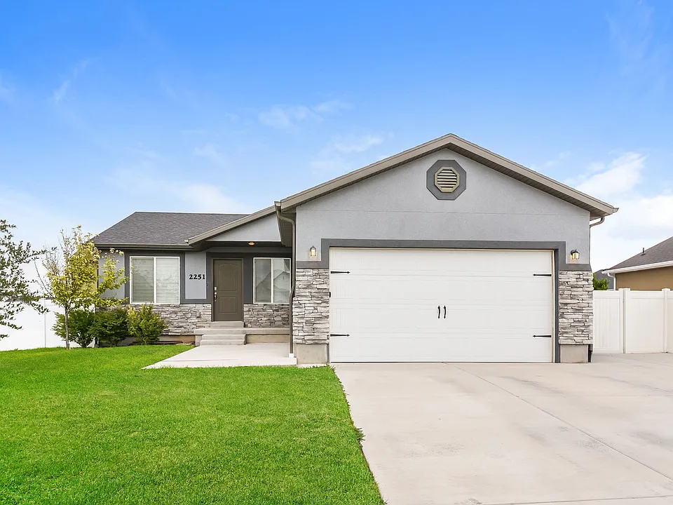 2251 E Maple Dr
