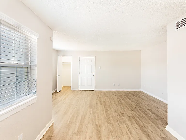 2728 N Buckner Blvd — Photo 18