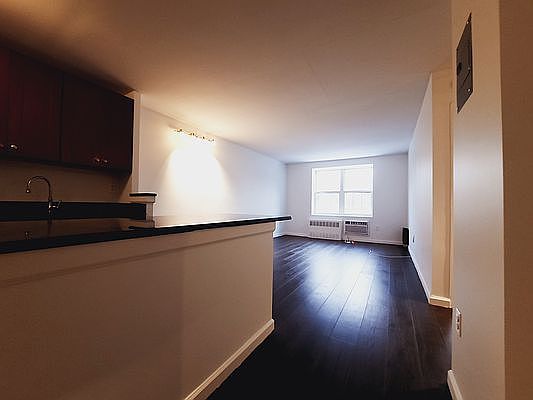 3rd image of 829 Greenwood Ave APT 2N