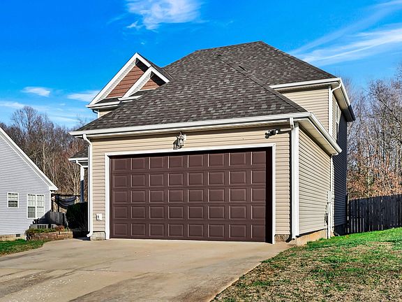4th image of 1209 Meachem Dr