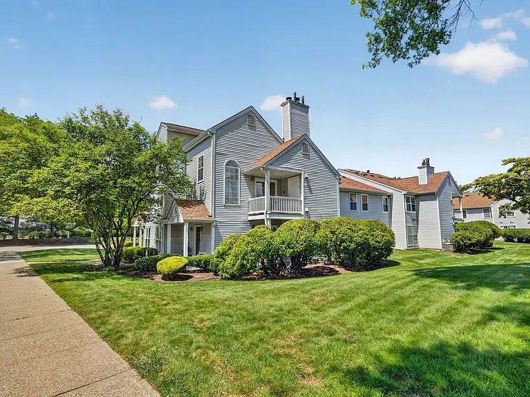 18 Homestead Ln — Photo 1