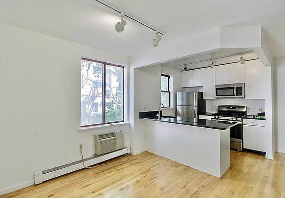 3rd image of 190 E 7th St APT 214