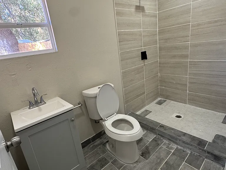 Meadowbreeze Dr — Photo 4