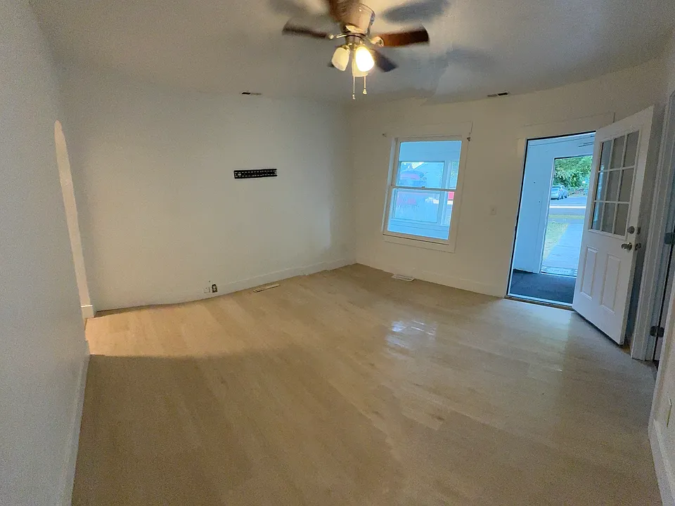 370 H St
