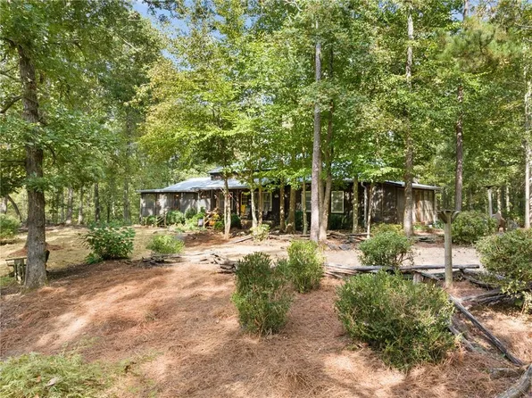 249 Canaan Dr, Maysville, GA 30558