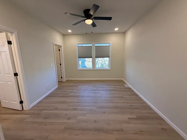 211 Frisco St — Photo 18