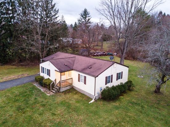 35 The Hollow Amherst Ma 298 000 00 Greenfield Massachusetts Real Estate Fitzgerald Real Estate Featured Listings