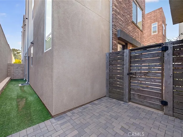 821 Brickyard Ln — Photo 63