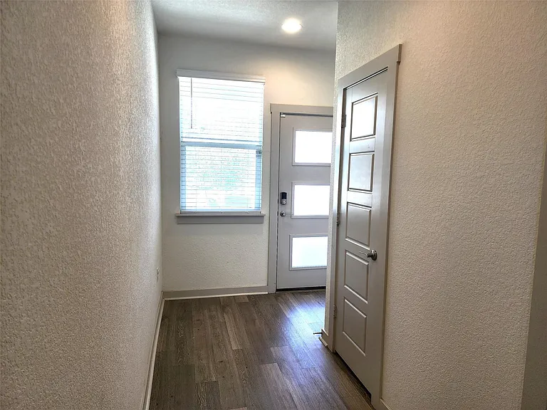 1041 Winnsboro Loop — Photo 2