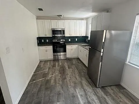 605 N 11th St — Photo 4