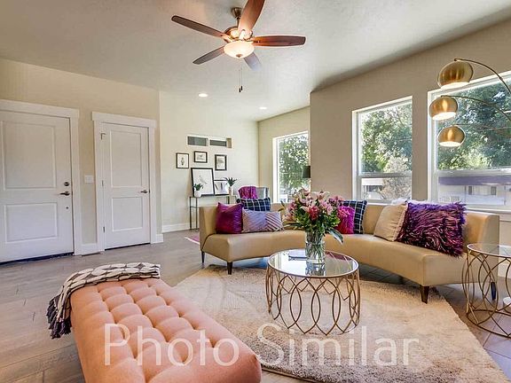 Living Room/Sitting Area